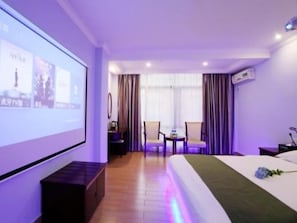 Escrivaninha, Wi-Fi de cortesia, roupa de cama