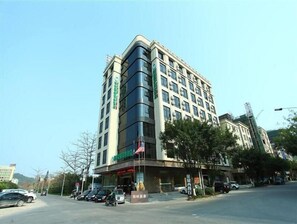 Front of property - GreenTree Business Inn HuiZhou South Railway Station DanShui RenMin Road Business Hotel (Huizhou)