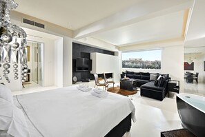 Flat-screen TV - Alto Psyrri Penthouse by K&K (Athens)