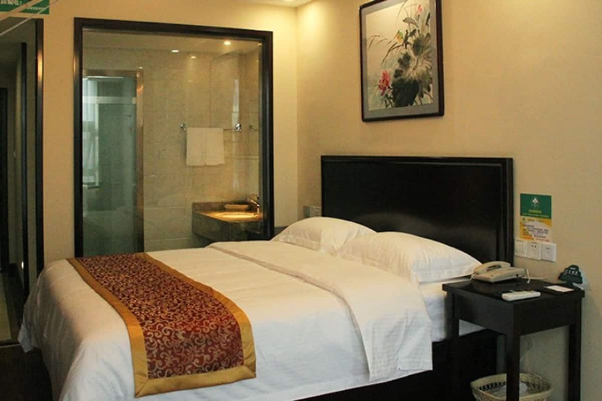 Cortinas blackout, tabla de planchar con plancha y wifi gratis