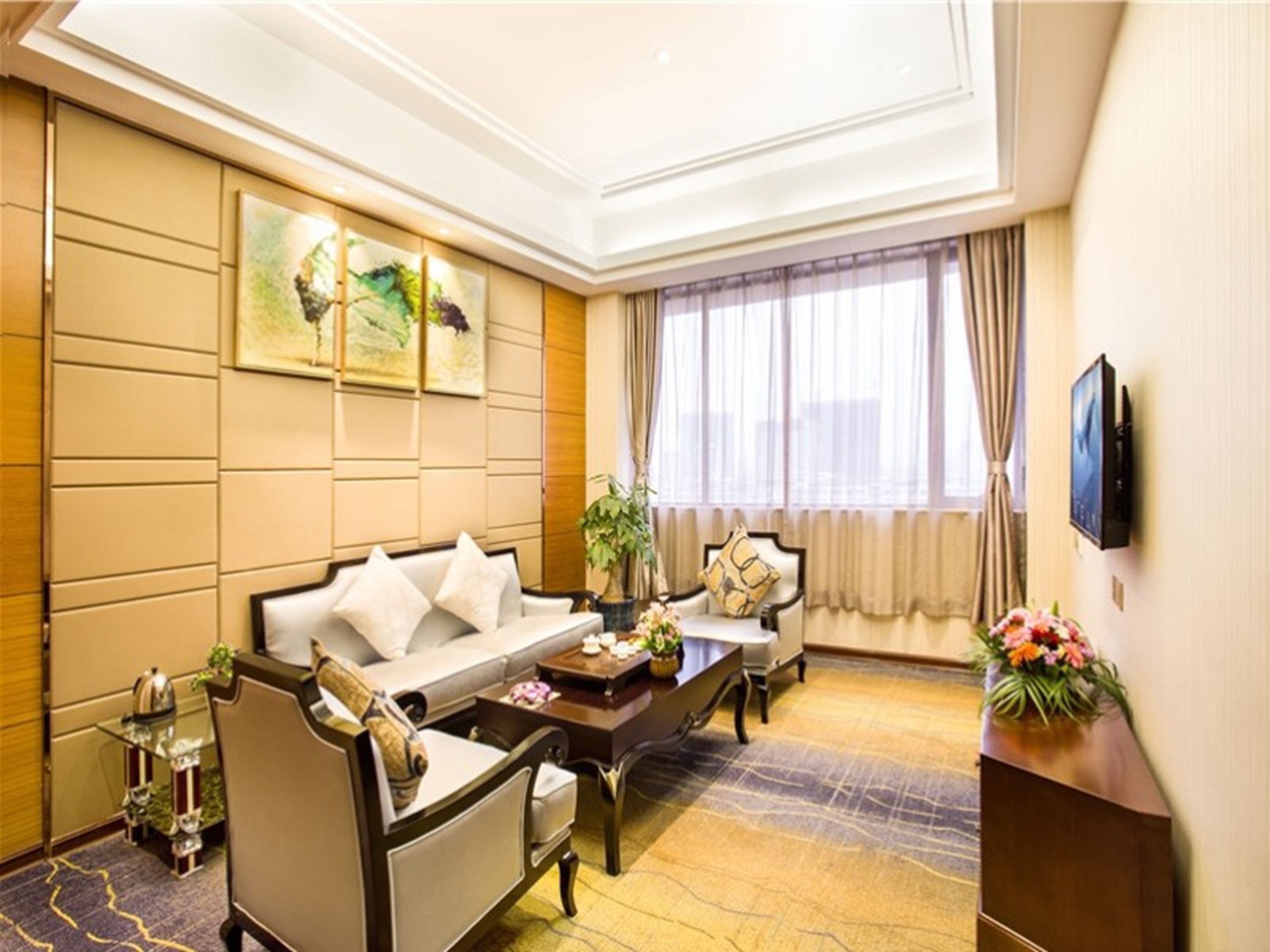 خزنة داخل الغرفة وستائر تعتيم ومكواة/لوح كي وواي فاي مجانًا