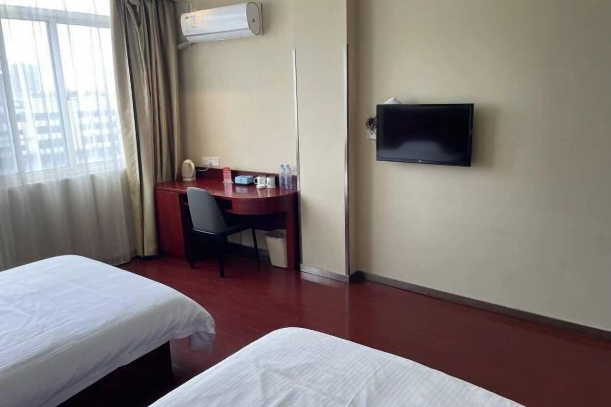 In-room safe, free WiFi