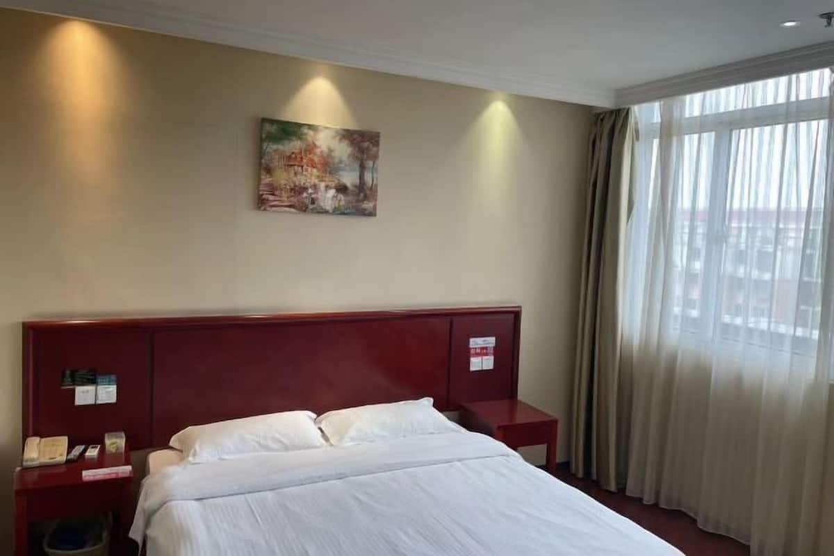In-room safe, free WiFi