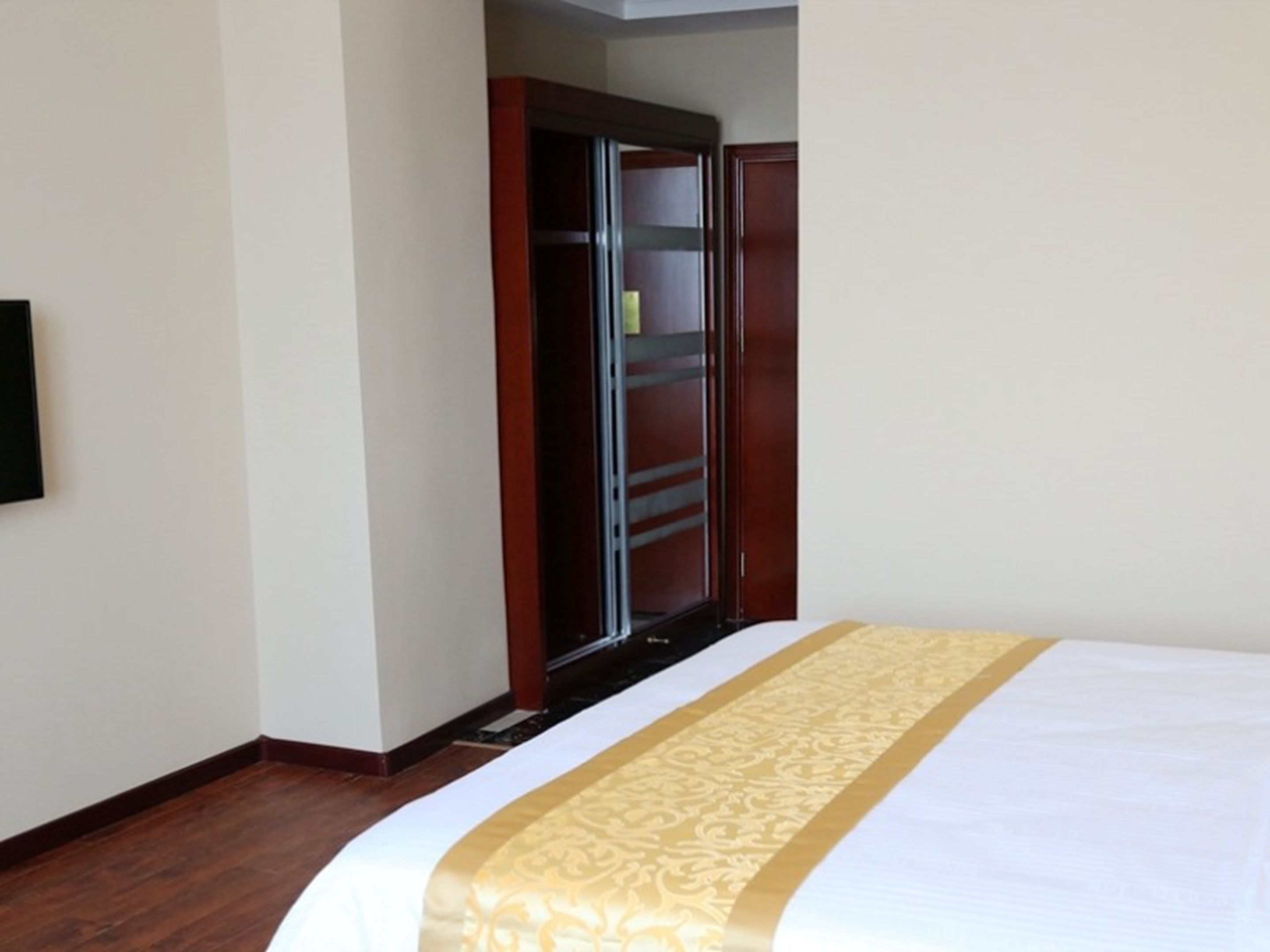 Blackout curtains, iron/ironing board, free WiFi