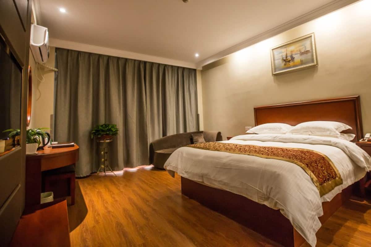 In-room safe, blackout drapes, iron/ironing board, free WiFi