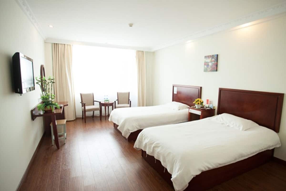 Twin Room | In-room safe, blackout drapes, iron/ironing board, free WiFi