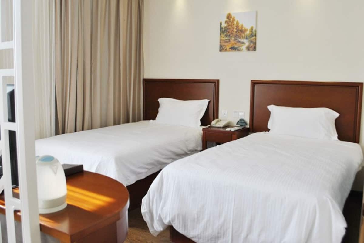 Twin Room | In-room safe, blackout drapes, iron/ironing board, free WiFi