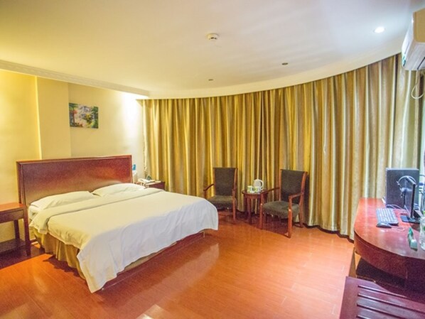 Blackout curtains, iron/ironing board, free WiFi