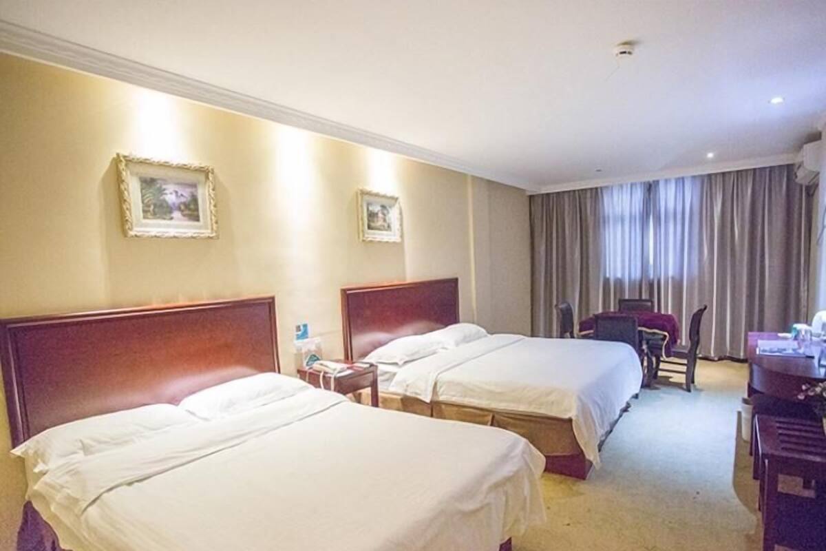 Rideaux occultants, fer et planche Ă repasser, Wi-Fi gratuit