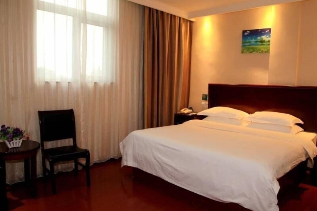 Rideaux occultants, fer et planche Ă repasser, Wi-Fi gratuit