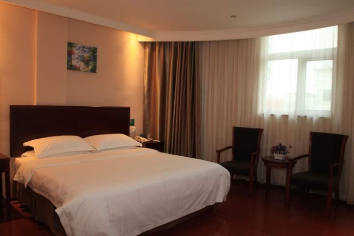Blackout drapes, iron/ironing board, free WiFi