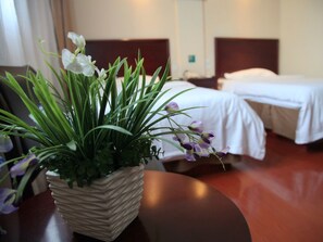 Cortinas opacas, tabla de planchar con plancha, wifi gratis