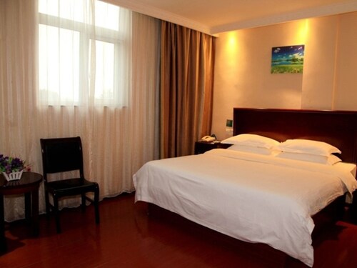 GreenTree Inn JiNing JiaXiang County JianShe S Road Express Hotel