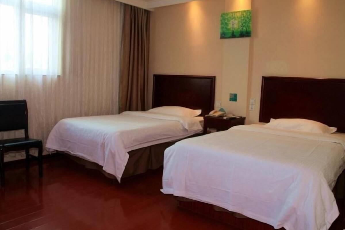 Rideaux occultants, fer et planche Ă repasser, Wi-Fi gratuit