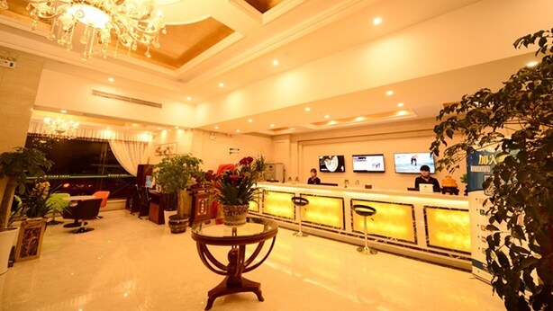 A hotel lobby with a reception desk, a chandelier, and a piano. - GreenTree Inn Xuancheng Ningguo City East Ningyang Road RT Mart Express Hotel (Xuancheng)