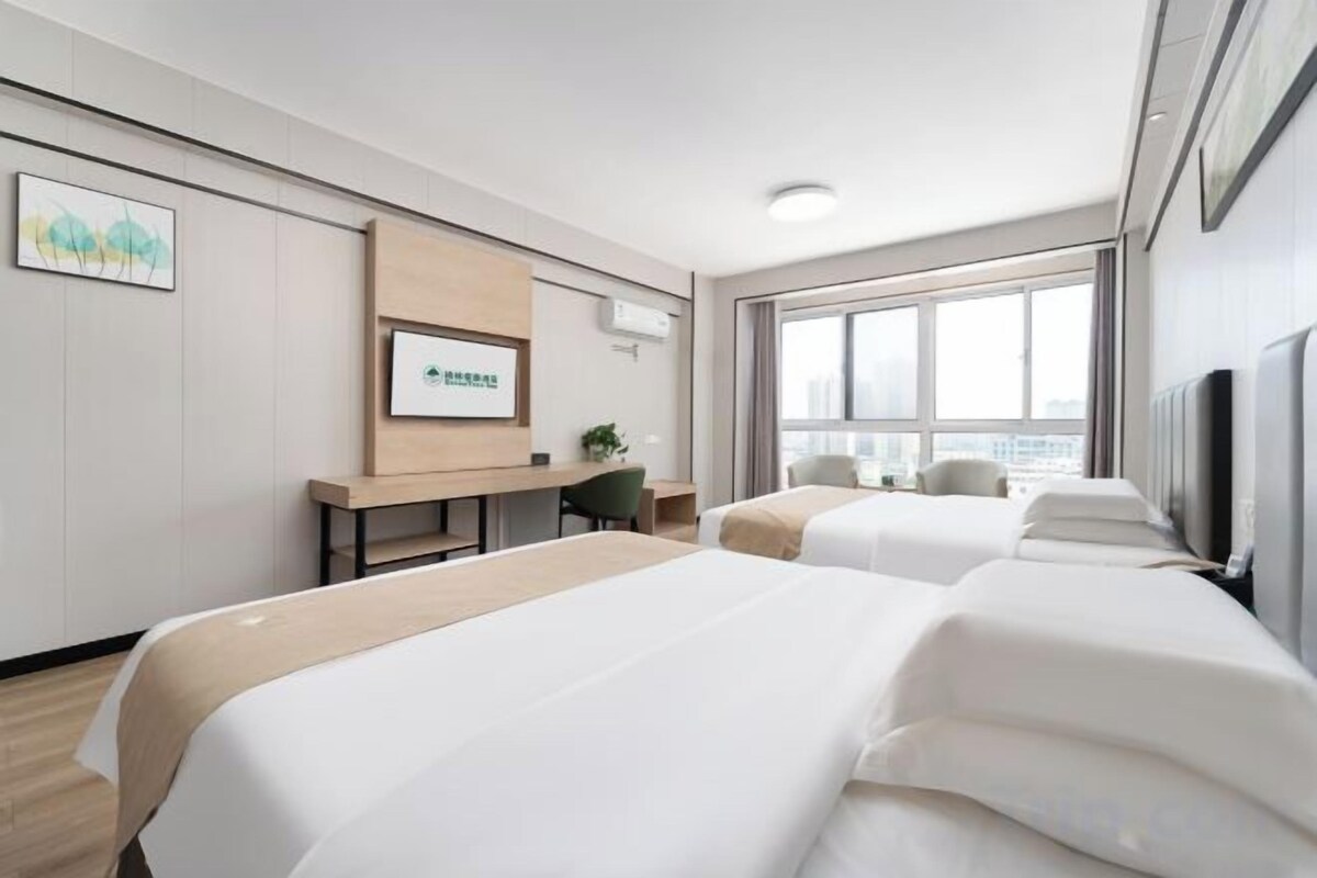 Deluxe 2-bed Room