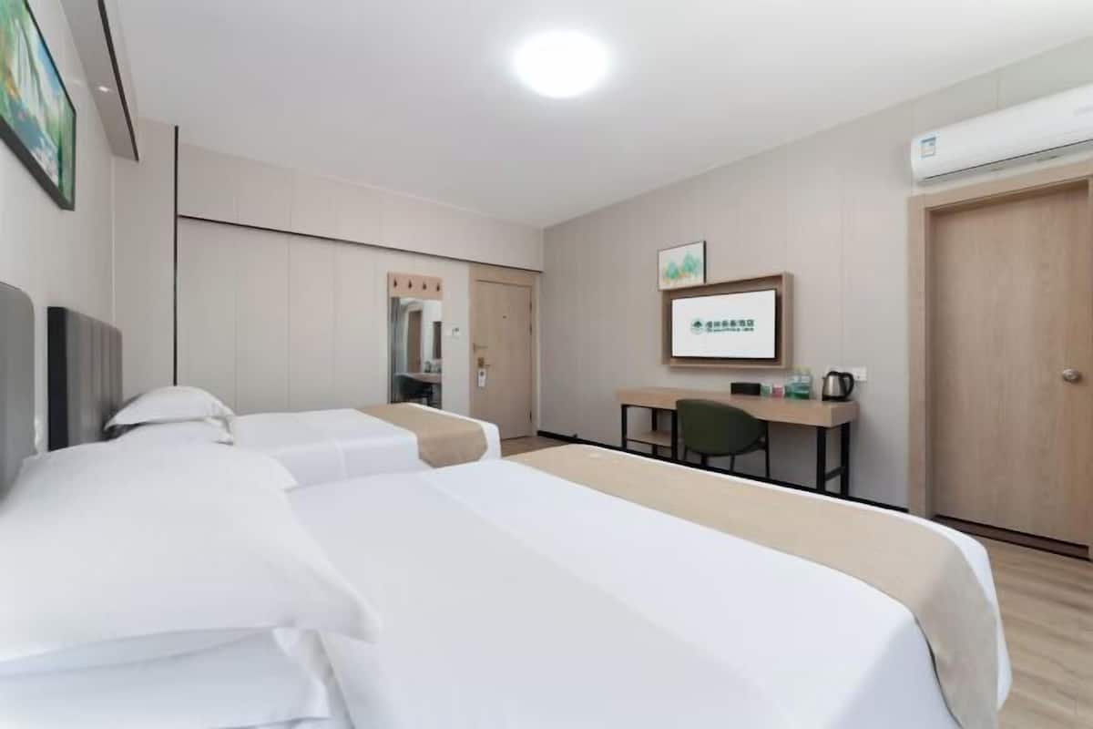 Blackout drapes, iron/ironing board, free WiFi