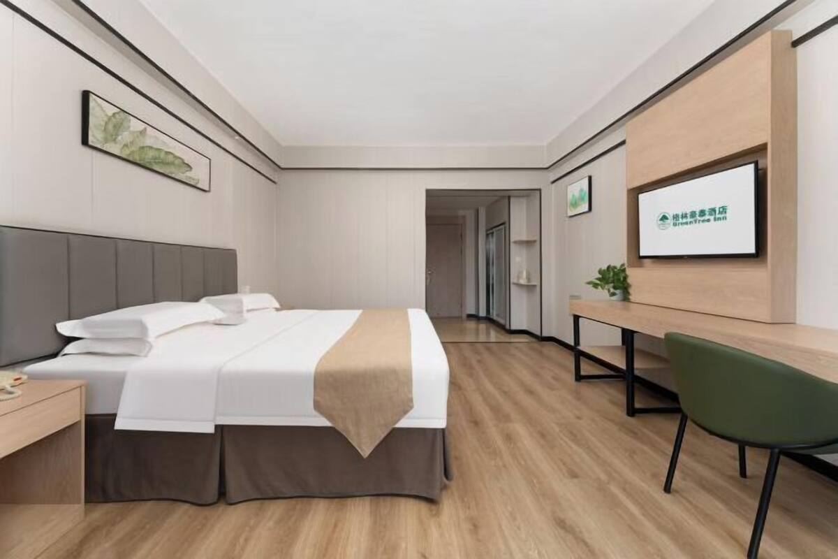 Cortinas blackout, tabla de planchar con plancha y wifi gratis