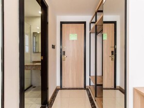 In-room safe, free WiFi - GreenTree Inn ShangHai ZhouPu Town XiuPu Road Business Hotel (Shanghai)