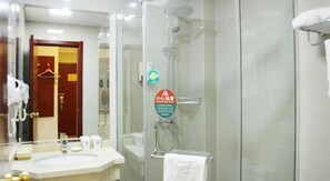 Đồ dùng nhà tắm miễn phí, dép đi trong nhà