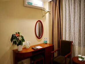 Twin Room | In-room safe, blackout drapes, iron/ironing board, free WiFi - GreenTree Inn JiangSu XuZhou Pizhou Railway Station Jiefang West Road Business Hotel (Xuzhou)