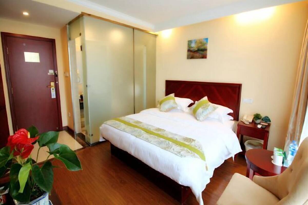 In-room safe, free WiFi