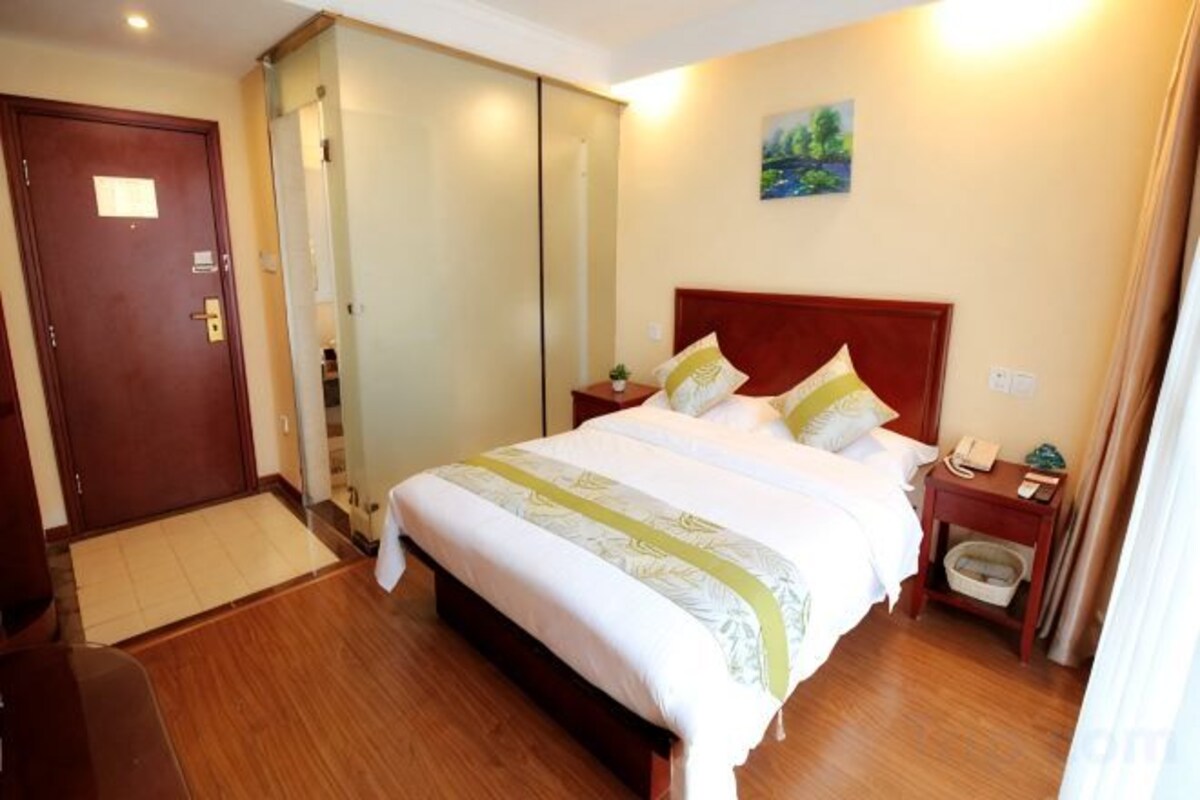 In-room safe, free WiFi