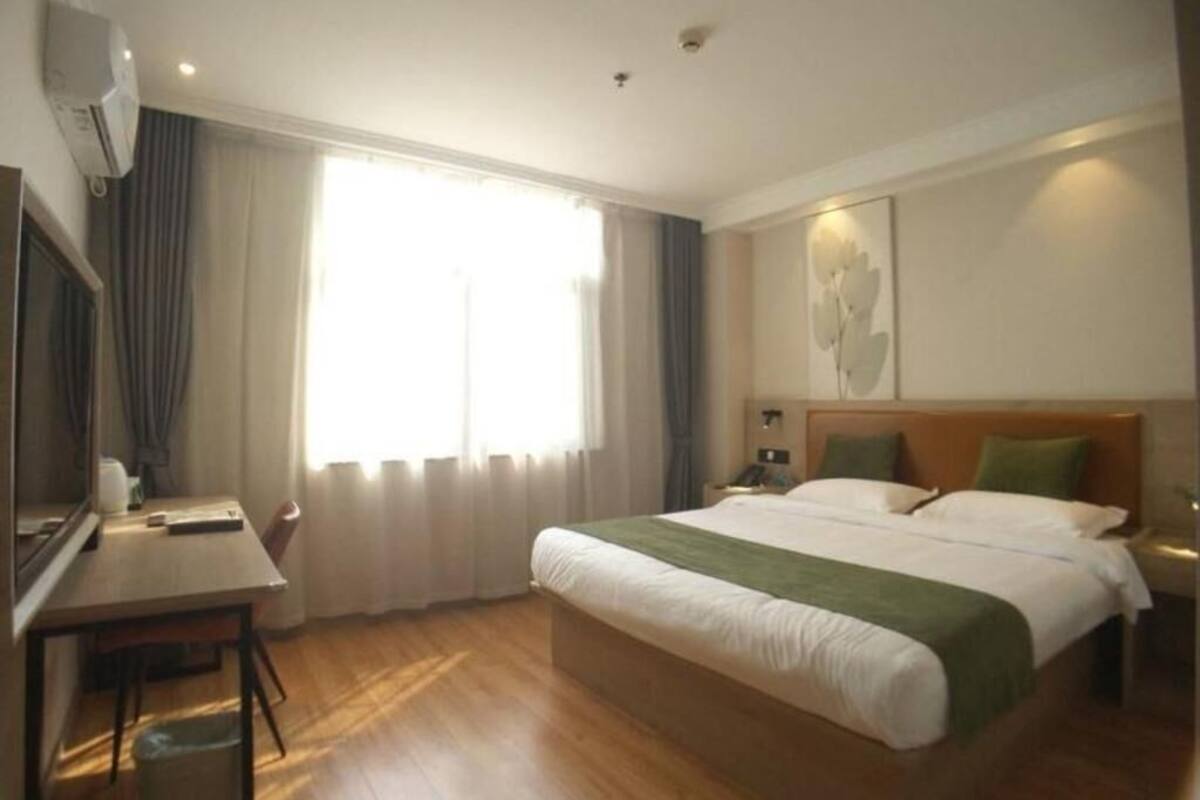 Mørklægningsgardiner, strygejern/strygebræt, gratis Wi-Fi