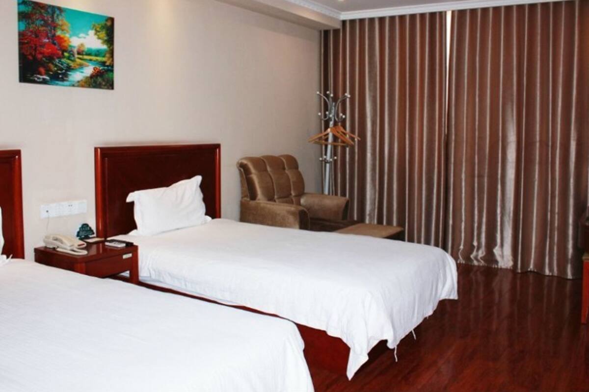 Blackout curtains, iron/ironing board, free WiFi