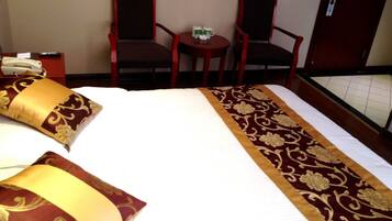 Double Room | Langsir/tirai gelap terus, seterika/papan seterika, Wi-fi percuma