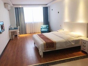 In-room safe, blackout drapes, iron/ironing board, free WiFi - GreenTree Inn Lianyungang Donghai New Bus Station Express Hotel (Lianyungang)