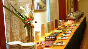 A buffet setup with various food items and condiments. - GreenTree Inn Yangquan District Desheng Street Industry and Trade Building Express Hotel (Yangquan)