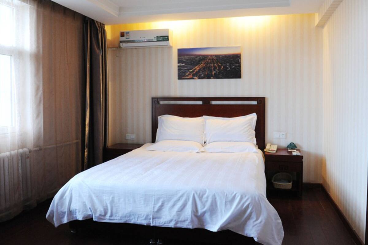 In-room safe, blackout curtains, iron/ironing board, free WiFi