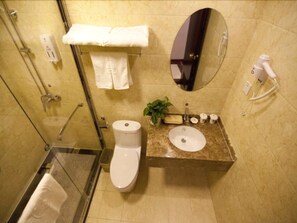 Shower, free toiletries, towels - GreenTree Inn TaiZhou XianJu Passenger Center West HuanCheng Road Express Hotel (Taizhou)