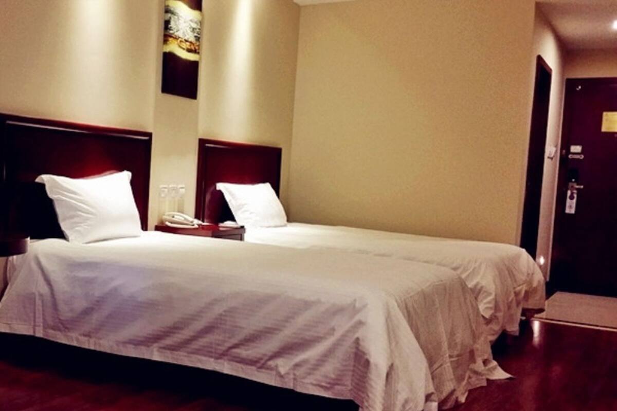 Cortinas opacas, tabla de planchar con plancha, wifi gratis