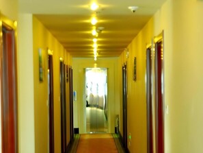 المنشأة من الداخل