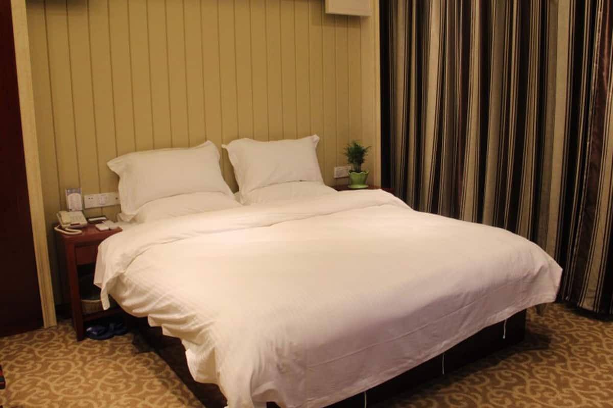 Blackout curtains, iron/ironing board, free WiFi