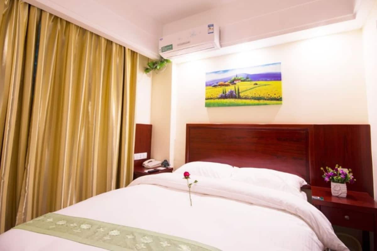 In-room safe, blackout curtains, iron/ironing board, free WiFi