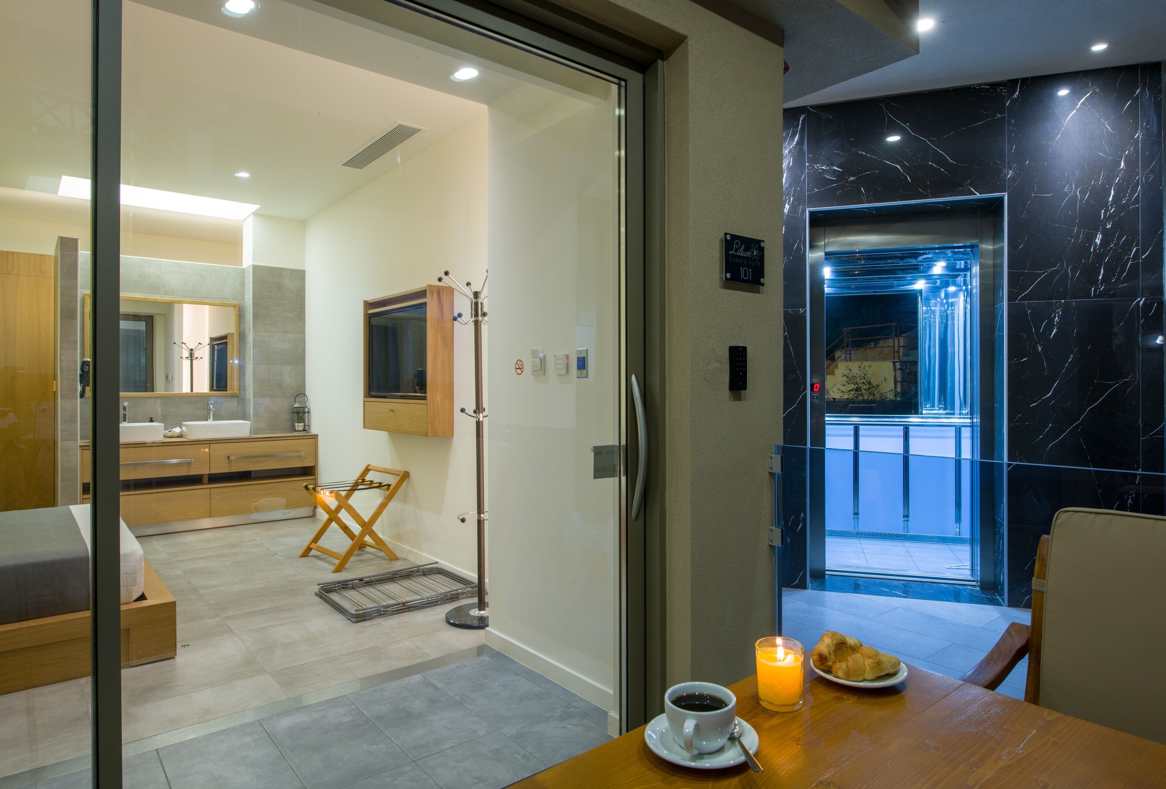 Habitación doble de lujo, vista al jardín | Ropa de cama de alta calidad y caja de seguridad en la habitación 