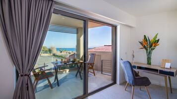 Executive Suite | Premium bedding, in-room safe, individually decorated, blackout drapes