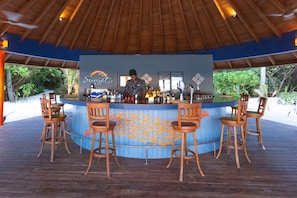 5 bars/lounges, 4 beach bars, poolside bar