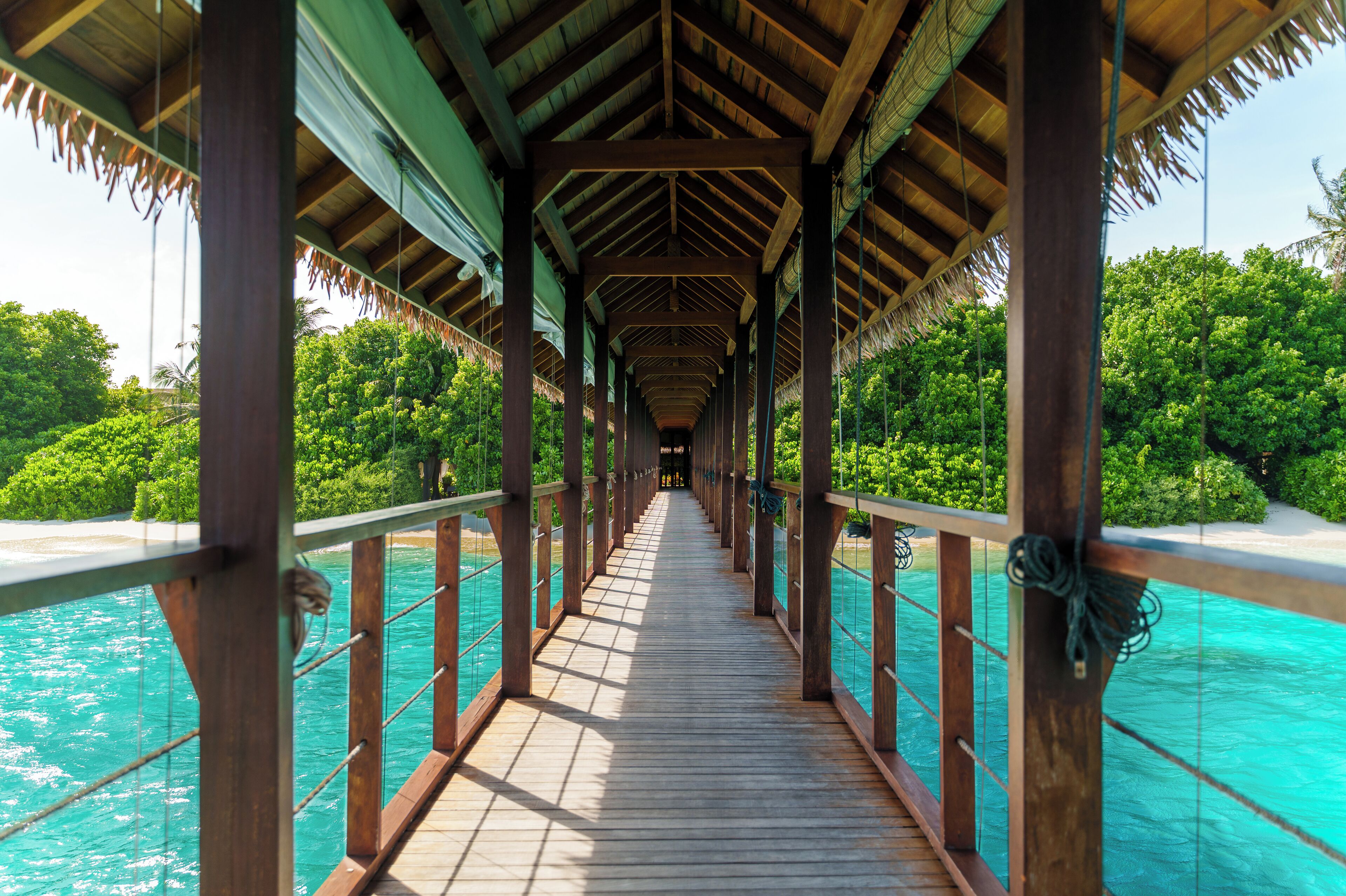 5 restaurants, breakfast, lunch, dinner served; Indian cuisine 