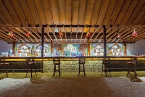 5 bars/lounges, 4 beach bars, poolside bar - Reethi Faru Resort - Stay 5 nights or more and enjoy free sunset cruise (Filaidhoo)