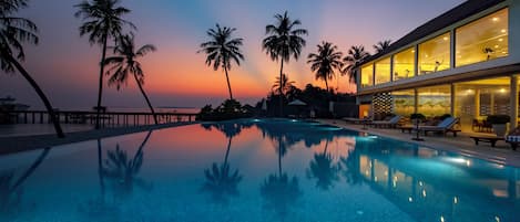 Outdoor pool, pool umbrellas, sun loungers