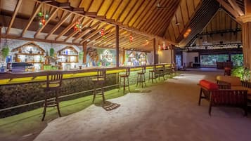 5 bars/lounges, 4 beach bars, poolside bar