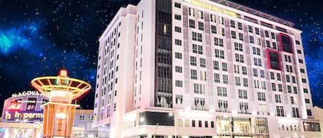 Fachada del alojamiento - Noche