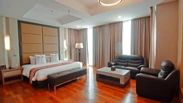 客房内保险箱、办公桌、熨斗/熨衣板、免费 WiFi