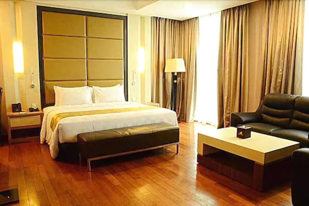 In-room safe, desk, iron/ironing board, free WiFi