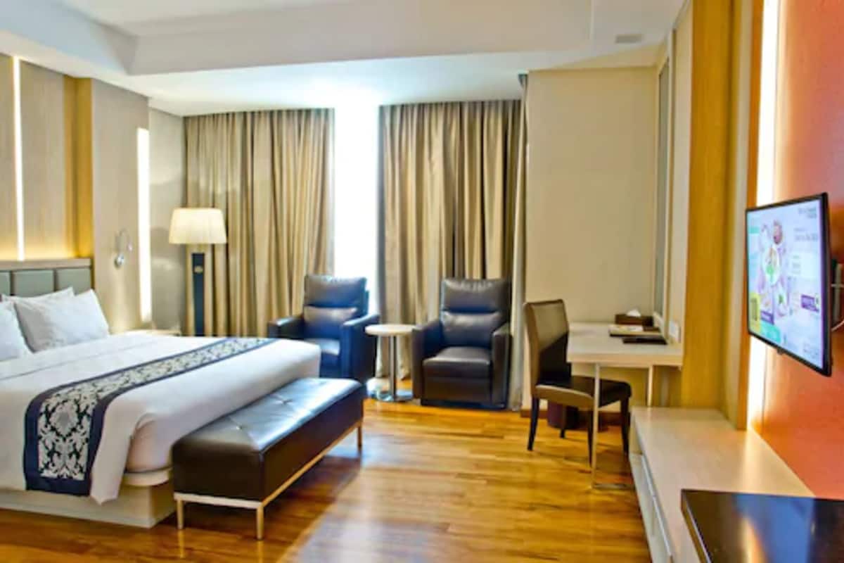 1 bedroom, in-room safe, desk, iron/ironing board