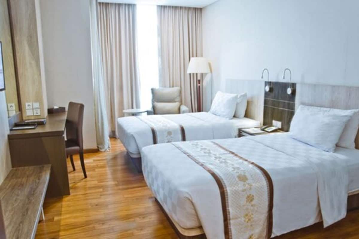 In-room safe, desk, iron/ironing board, free WiFi